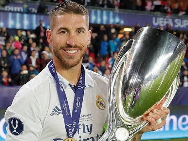 Berita Sepakbola: Sergio Ramos Yakin Real Madrid Dapat Memenangkan Semua Titel Musim Ini