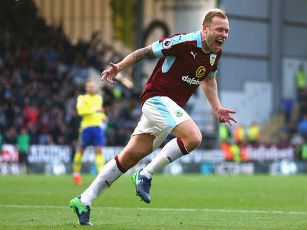 Berita Liga Inggris: Gol Telat Scott Arfield Hantarkan Burnley Kalahkan Everton