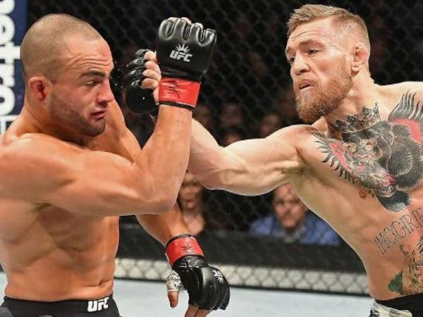 Berita Olahraga: Tumbangkan Eddie Alvarez, Conor McGregor Ciptakan Sejarah di MMA dan UFC