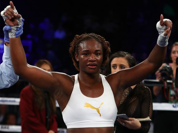 Berita Tinju: Kalahkan Franchon Crews, Claressa Shields Awali Debut Pro Dengan Sukses