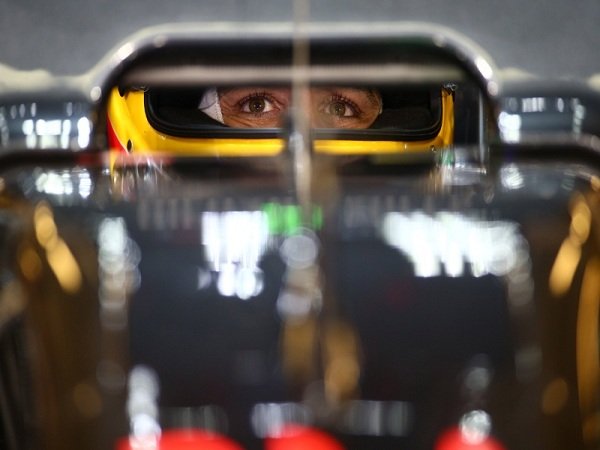 Berita F1: McLaren Harus Lakukan Segala Cara untuk Pertahankan Alonso