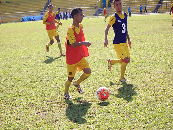 Berita Sepak Bola Nasional: Libur Kompetisi, Sayap Semen Padang Jaga Kondisi dengan Bermain Futsal