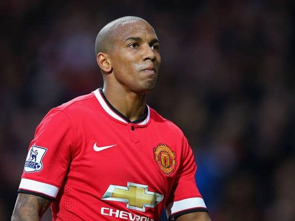 Berita Transfer: Ashley Young Ditawar Klub Tiongkok, Mourinho Belum Tahu?