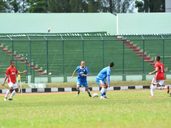 Berita Sepak Bola Nasional: Aksi Gemilang Erick Weeks Bawa Persib Menang 3-0 di Laga Uji Coba