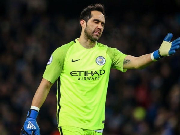 Berita Liga Inggris: Guardiola Tak Menutup Peluang Claudio Bravo Kembali Ke Tim Utama