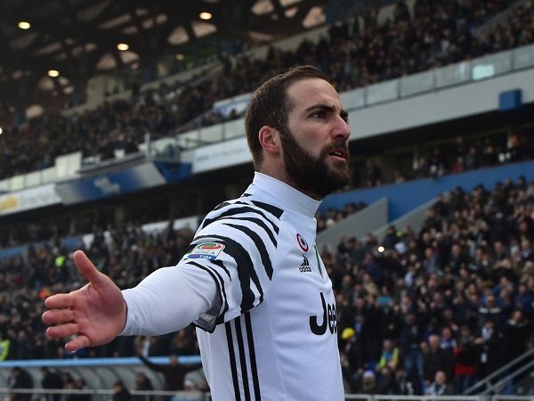 Berita Liga Italia: Sarri Sempat Pertanyakan Keputusan Higuain Gabung Juve