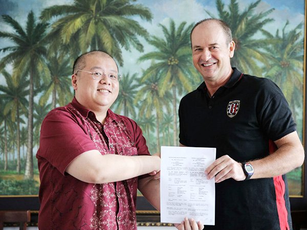 Berita Sepak Bola Nasional: Bali United Resmi Tunjuk Hans Peter Schaller Sebagai Pengganti Indra Sjafri