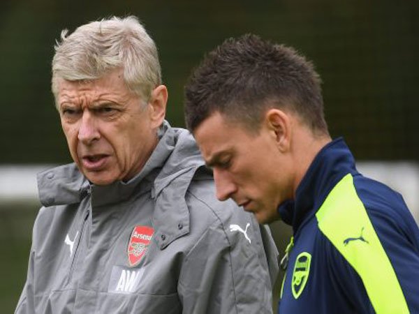 Berita Liga Inggris: Koscielny Kritik Taktik dan Seleksi Pemain Yang Dilakukan Wenger