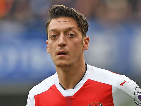 Berita Transfer: Ballack Yakin Ozil Akan Gabung Bayern Munich