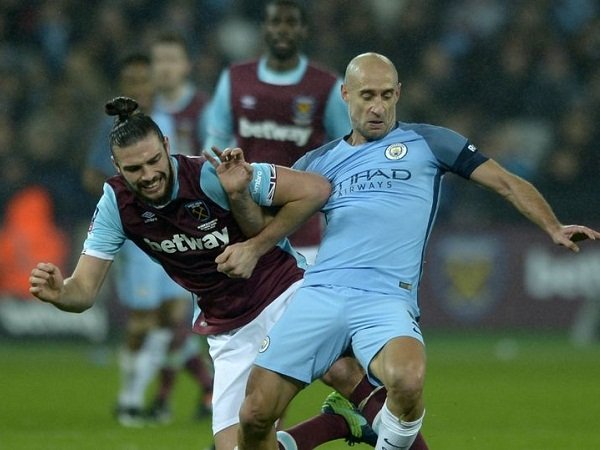 Berita Transfer: Tak Kunjung Dapat Kontrak Baru, West Ham Siap Bajak Dua Bek Veteran City Ini