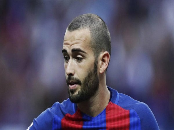 Berita Liga Spanyol: Cedera Vidal Paksa Barcelona Cari Bek Baru