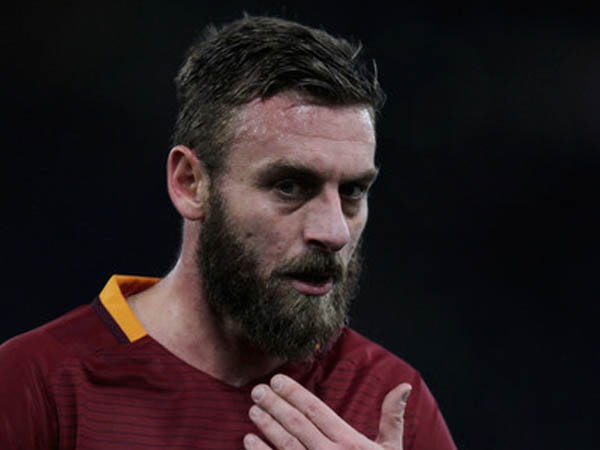 Berita Liga Italia: De Rossi Tidak Terkejut dengan Penampilan Dzeko dan Emerson