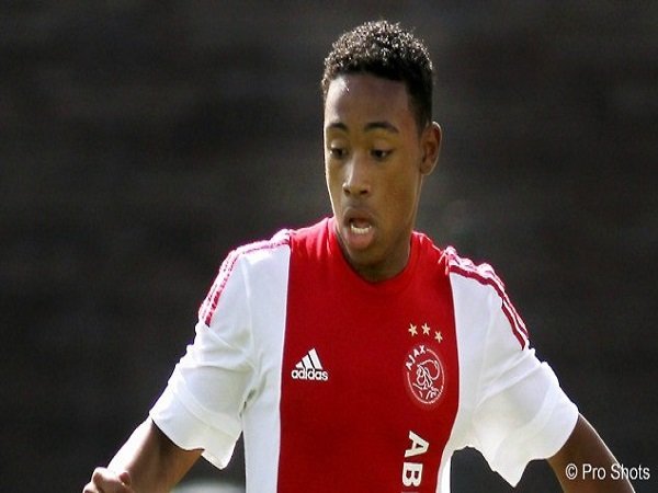 Berita Transfer: Pemain Ini Perpanjang Kontrak di Ajax, Manchester United Gigit Jari