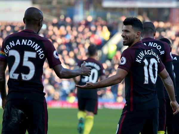 Berita Liga Inggris: Fernandinho Tegaskan Tak Ada yang Meragukan Aguero di City