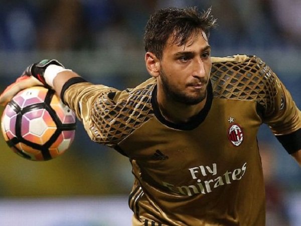 Berita Transfer: Duo Manchester Terlibat Persaingan Gaet Kiper Muda AC Milan, Gianluigi Donnarumma