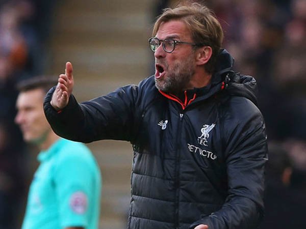 Berita Liga Inggris: Mainkan Pemain di Luar Posisi Asli, Carragher Kritik Klopp