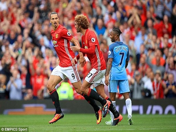 Berita Piala Liga Inggris: Fellaini: Manchester United Berhutang Besar Pada Ibrahimovic