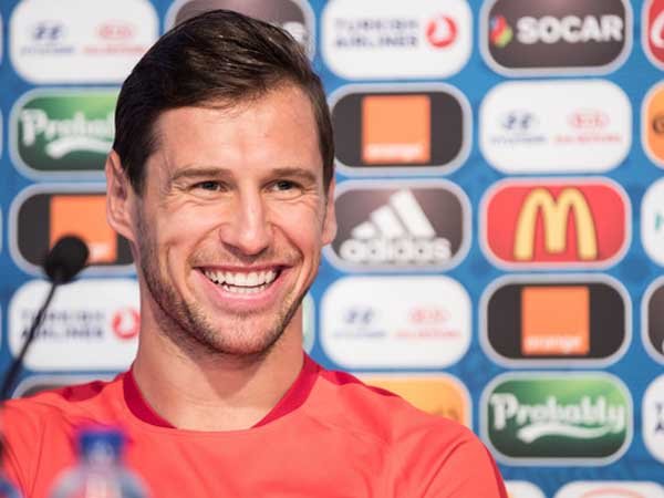 Berita Liga Prancis: Grzegorz Krychowiak Tidak Ingin Tinggalkan Paris Saint-Germain