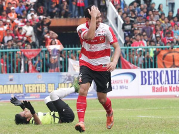 Review Cilacap Cup 2017: Persija Jakarta 0-2 MU. Brace Slamet Nurcahyo Taklukkan Macan Kemayoran