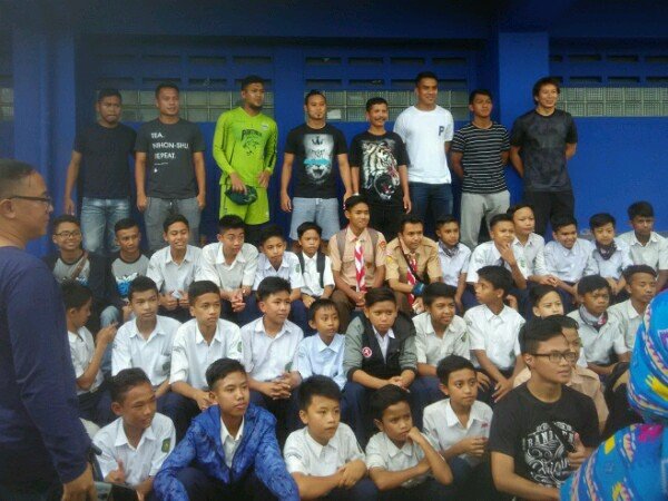 Madrasah dari Majalaya tidak sengaja datang ke Mes Persib ...