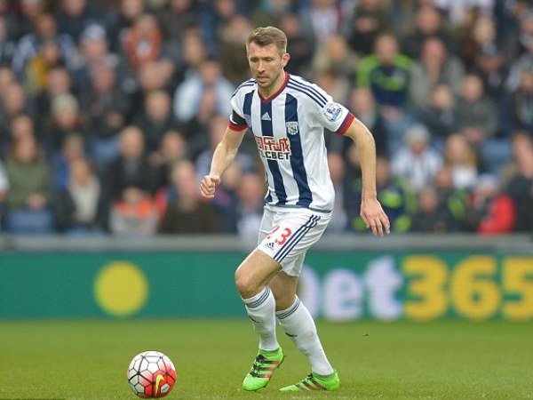 berita Liga Inggris: Gareth McAuley Tanda Tangani Kontrak Baru Dengan West Brom