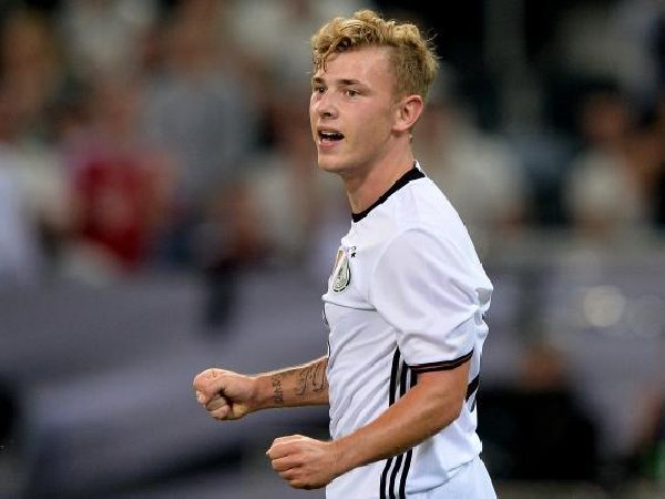 Berita Liga Jerman: Tak Ada Kontak dari Liverpool untuk Max Meyer