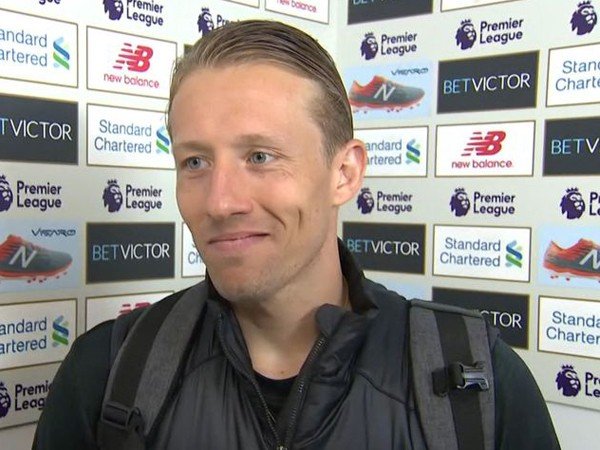 Berita Liga Inggris: Lucas Leiva Senang Dapat Kesempatan Bermain di Lini Tengah