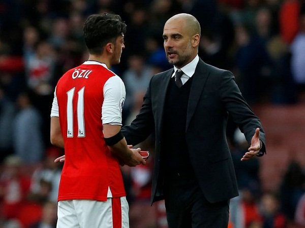 Berita Liga Inggris: Pep Guardiola Berikan Pujian Setinggi Langit untuk Ozil