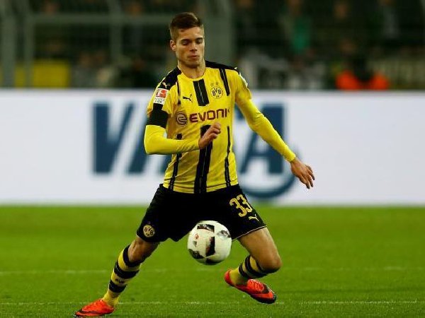 Berita Transfer: Perbaiki Sektor Gelandang, AC Milan Berhasrat Datangkan Julian Weigl