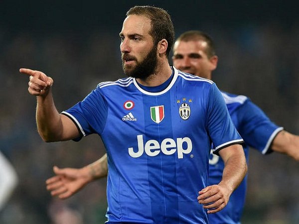 Berita Liga Italia: Sturaro Tekankan Cemoohan Takkan Hentikan Higuain