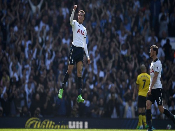 Review Liga Inggris: Tottenham 4-0 Watford, Brace Son Bawa Spurs Pangkas Jarak