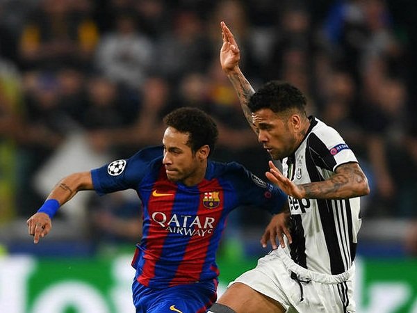 Berita Liga Champions: Dani Alves Sebut Juventus Tak Boleh Bermain Bertahan di Camp Nou