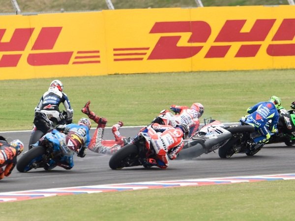 Berita MotoGP: Jorge Lorenzo Crash, Loris Baz Ikut Kena Getahnya