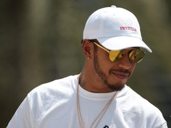 Berita MotoGP: Ingin Suasana Baru, Lewis Hamilton Bertekad Jajal MotoGP