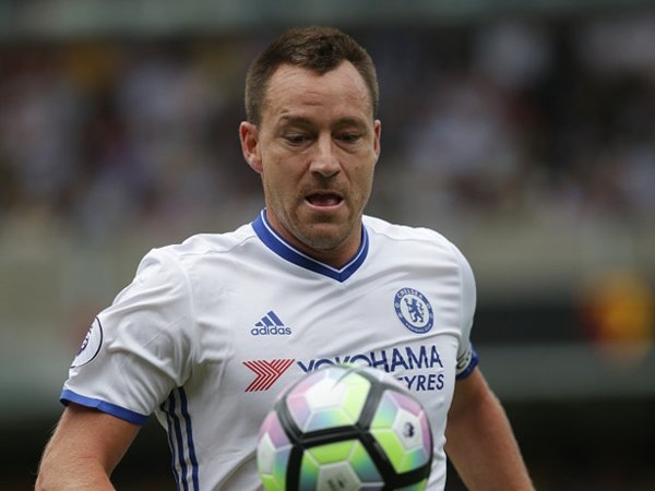 Berita Liga Inggris: Neville: Pengumuman John Terry Tidak Tepat Waktu