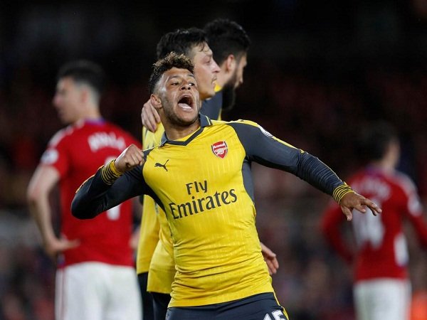 Berita Liga Inggris: Chamberlain Keluhkan Penampilan Para Pemain Arsenal dalam Beberapa Pekan Terakhir