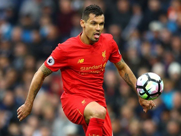 Berita Liga Inggris: Carragher Kritik Performa Lovren Saat Lawan Crystal Palace