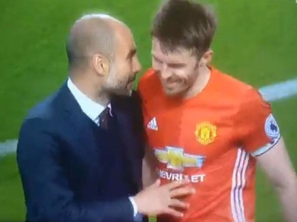 Berita Liga Inggris: Carrick Beberkan Ucapan Guardiola Kepadanya Pasca Derby Manchester