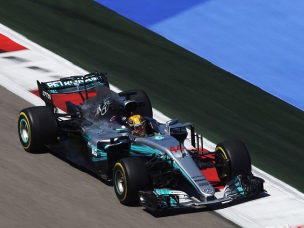 Berita F1: Hamilton Bantah Tudingan Vettel Perlambat Mobil