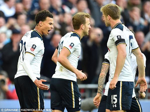 Berita Liga Inggris: Wenger Peringatkan Spurs Soal Gaji Pemain