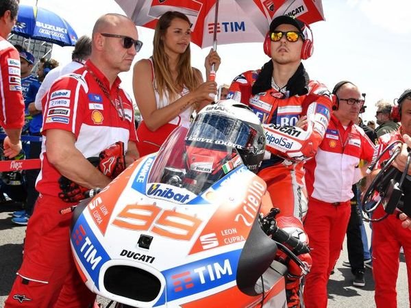 Berita MotoGP: Lorenzo Beberkan Dua Kekurangan Besar Ducati, Apa Itu?