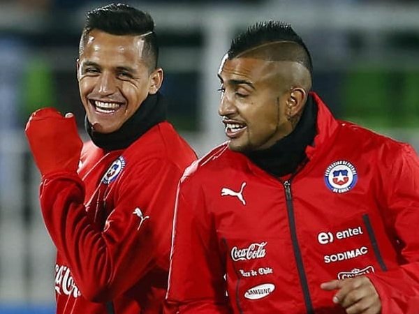 Berita Transfer: Vidal Desak Sanchez Gabung ke Bayern Muenchen