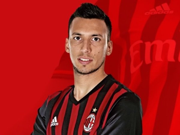 Berita Transfer: Tim Promosi Serie A Incar Dua Pemain AC Milan