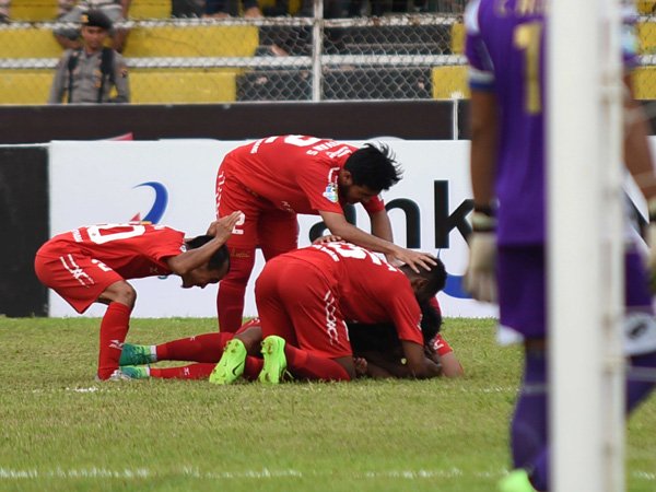 Review Liga 1 Indonesia: Semen Padang 1-0 Persela, Kemenangan Penting Kabau Sirah