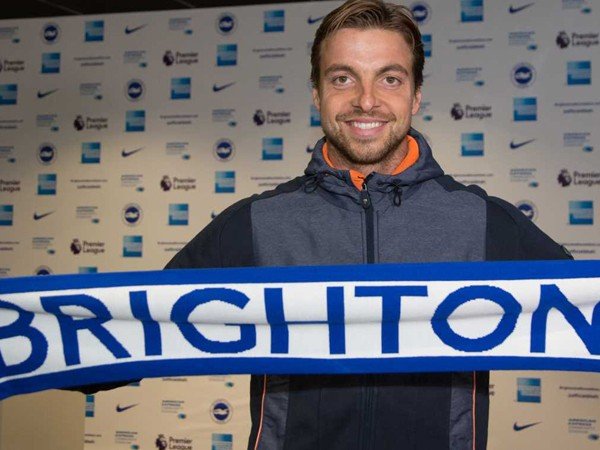 Berita Liga Inggris: Chris Hughton Jadi Faktor Kunci Kepindahan Tim Krul ke Brighton & Hove Albion