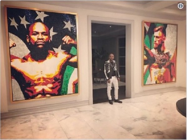 Mayweather Pasang Lukisan Wajah McGregor di Mansionnya di Beverly Hills