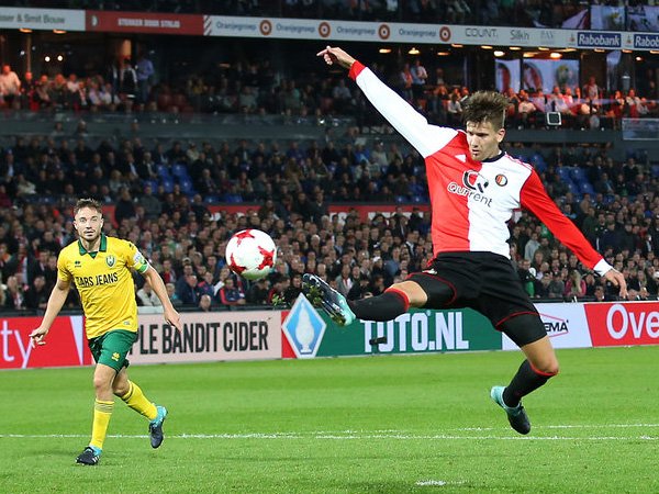 Kramer Siap Bermain Saat Feyenoord Kontra AZ Alkmaar