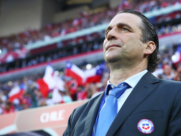 Chile Gagal Lolos Piala Dunia 2018, Juan Antonio Pizzi Mundur