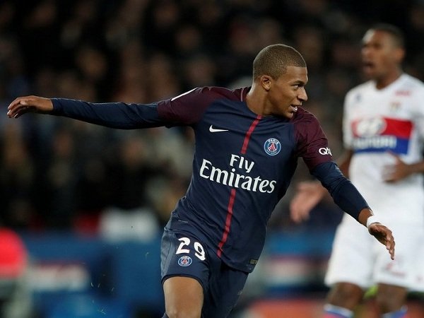 Legenda Barcelona Klaim Kylian Mbappe Lebih Profesional dari Lionel Messi