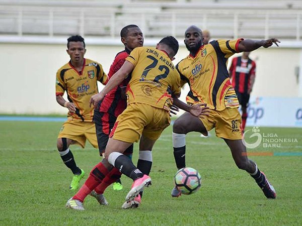 Dipermalukan Persipura di Kandang, Pelatih Mitra Minta Maaf kepada Fans